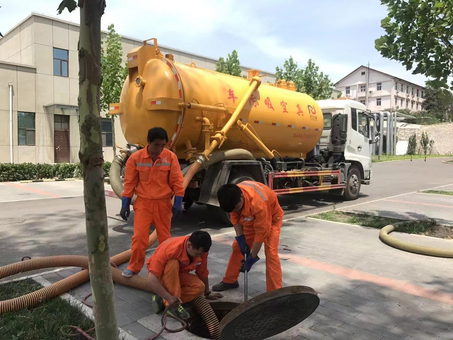 南岳化粪池清理与5-8吨吸粪车施工效率分析